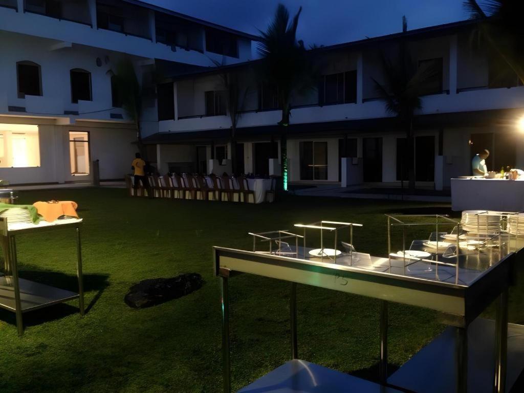 Coco Royal Beach Resort Kalutara Exterior photo