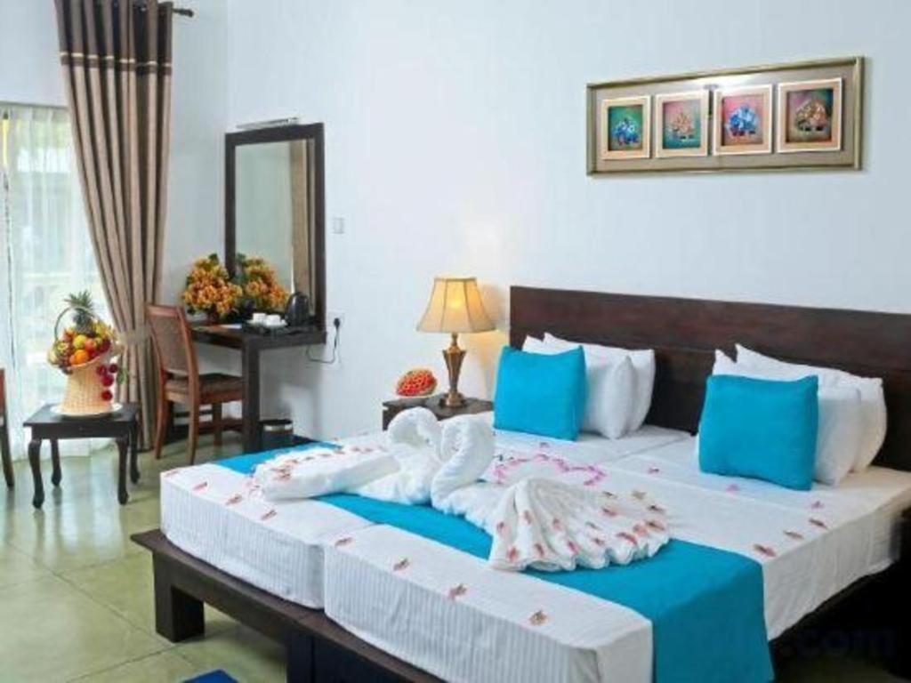 Coco Royal Beach Resort Kalutara Exterior photo
