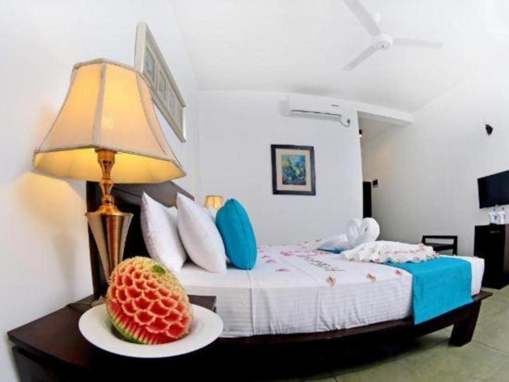 Coco Royal Beach Resort Kalutara Exterior photo