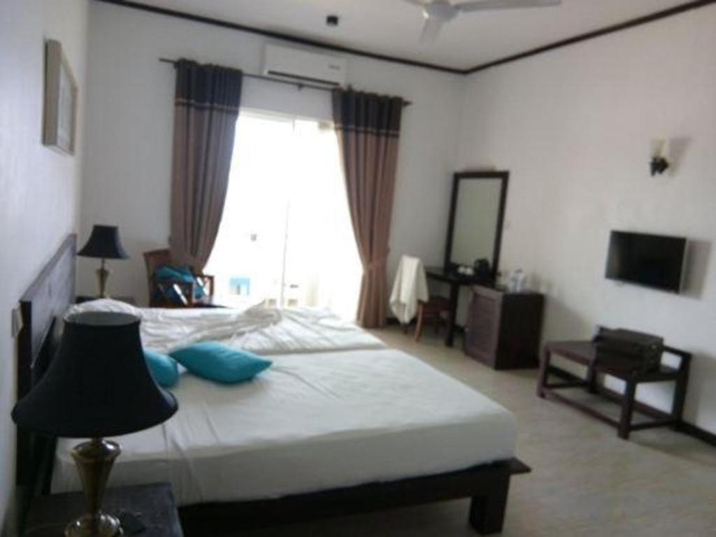 Coco Royal Beach Resort Kalutara Exterior photo